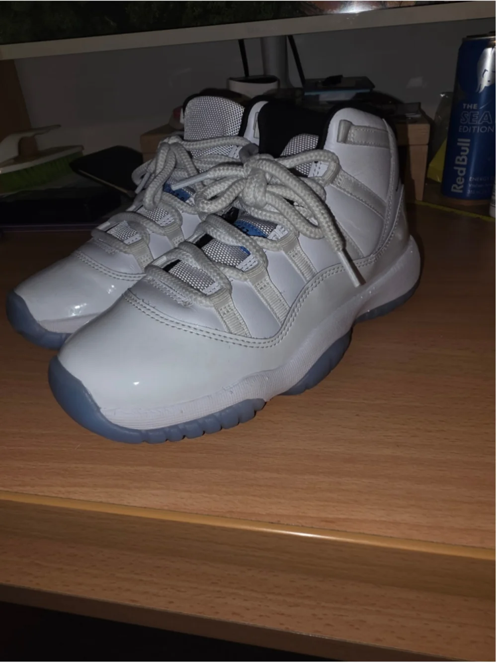 Air Jordan 11 Retro GS Legend Blue Columbia 24 Size 5Y Used Excellent condition